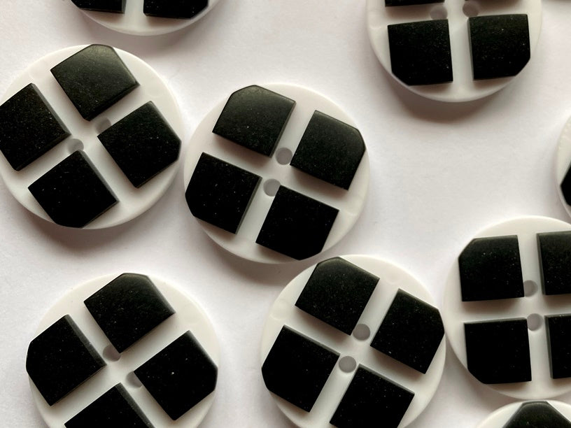 25mm - White with Raised Black Squares