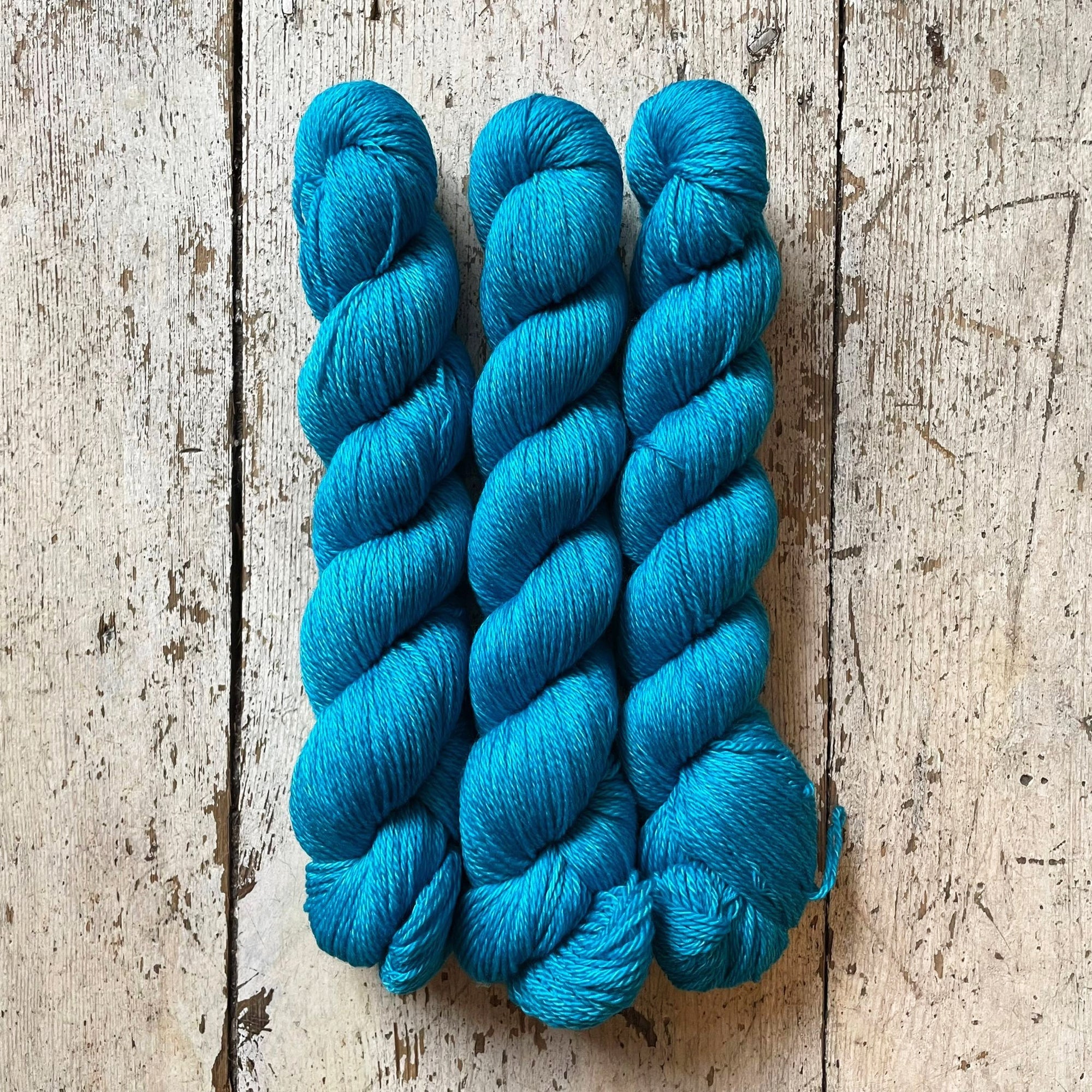 16 Fingering Urth Yarns