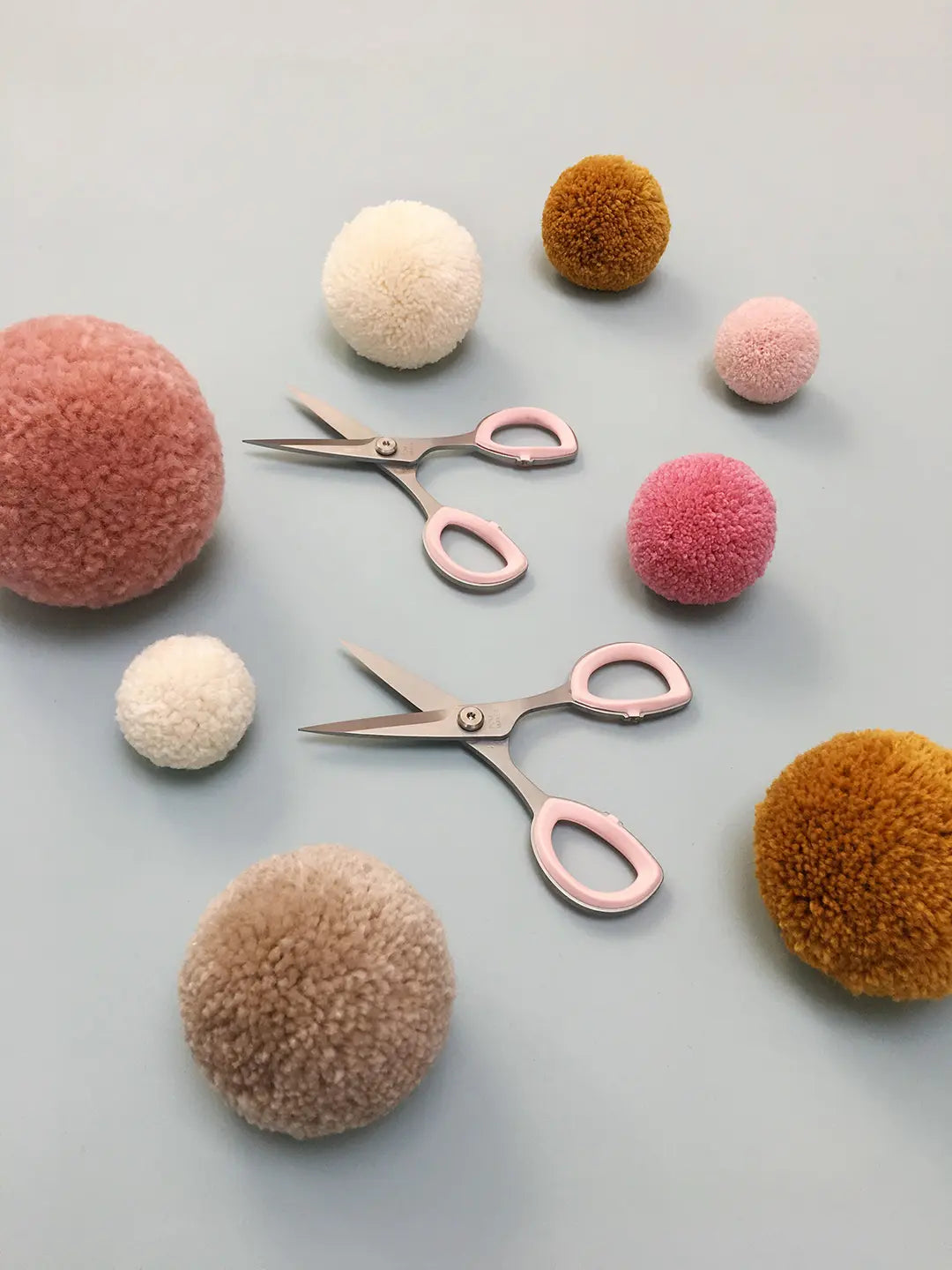 The Ultimate Pom Pom Scissors Pom Maker