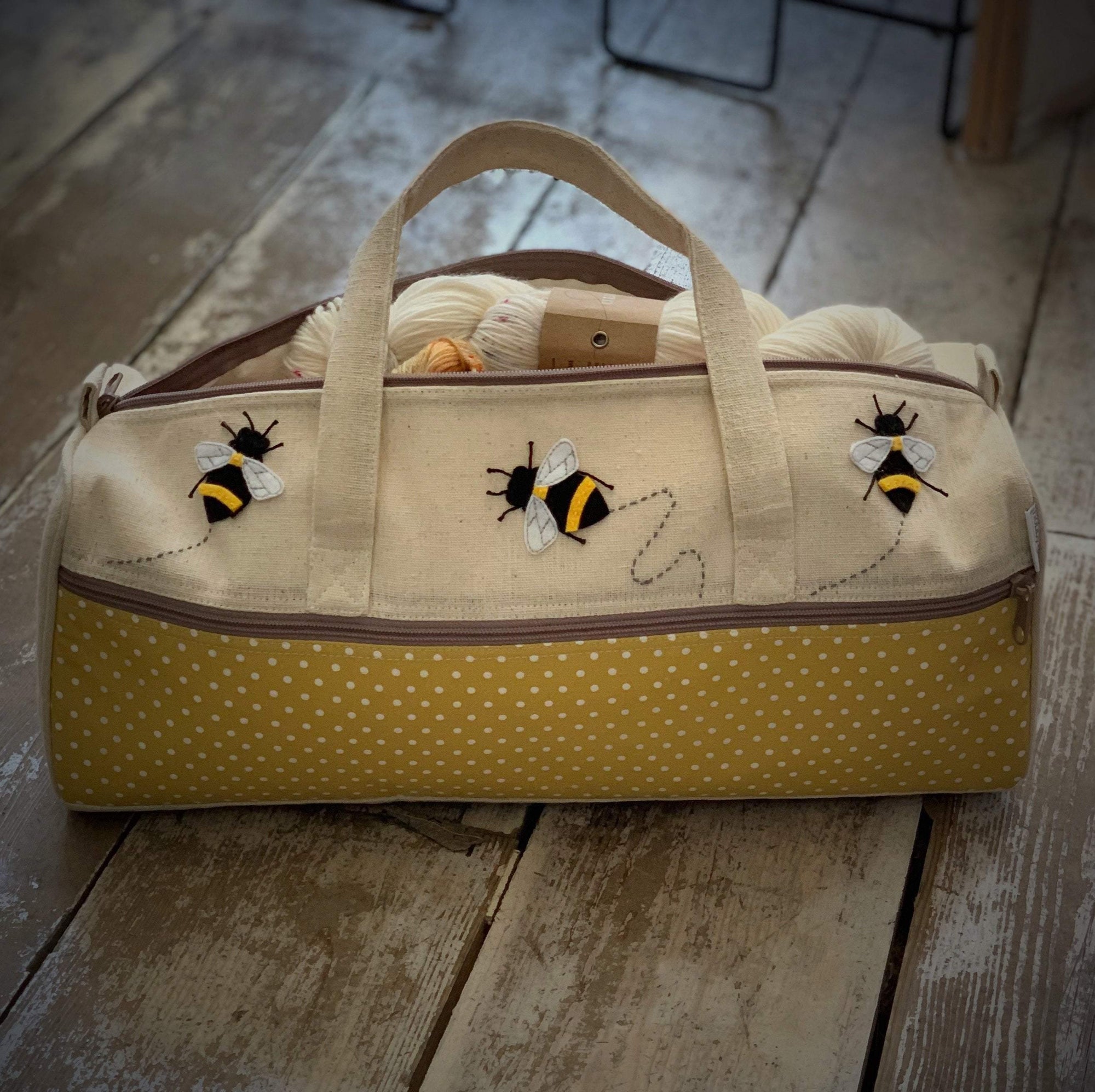 Appliqué Bee Knitting Bag tribeyarns