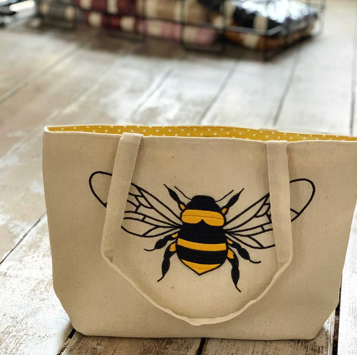 Love the shipping Bees Shoulder Tote